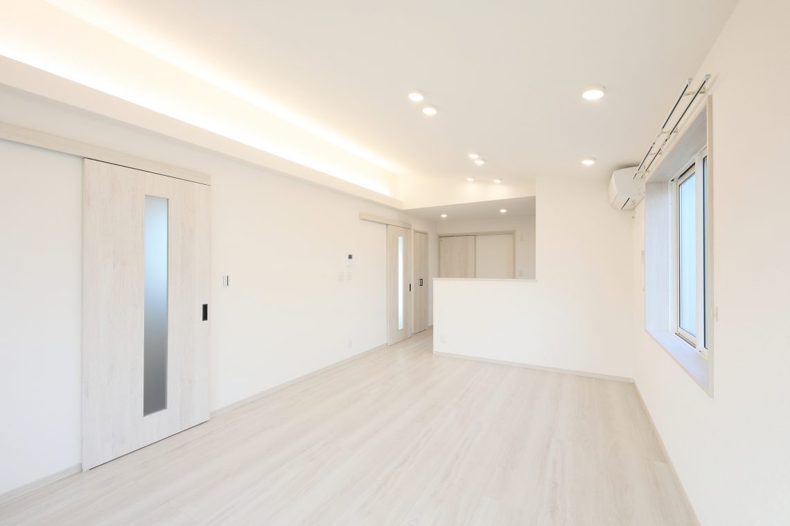 どんな家具も、より一層素敵に見せてくれるシンプルな内装。