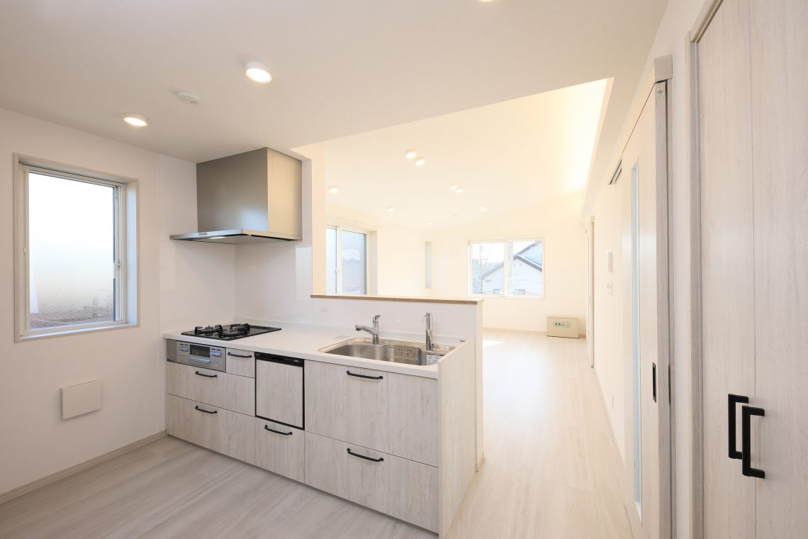 どんな家具も、より一層素敵に見せてくれるシンプルな内装。