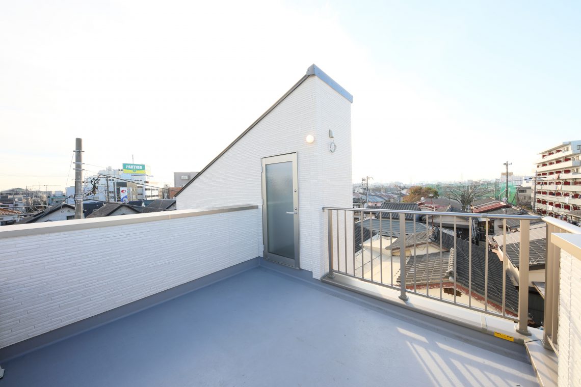 どんな家具も、より一層素敵に見せてくれるシンプルな内装。