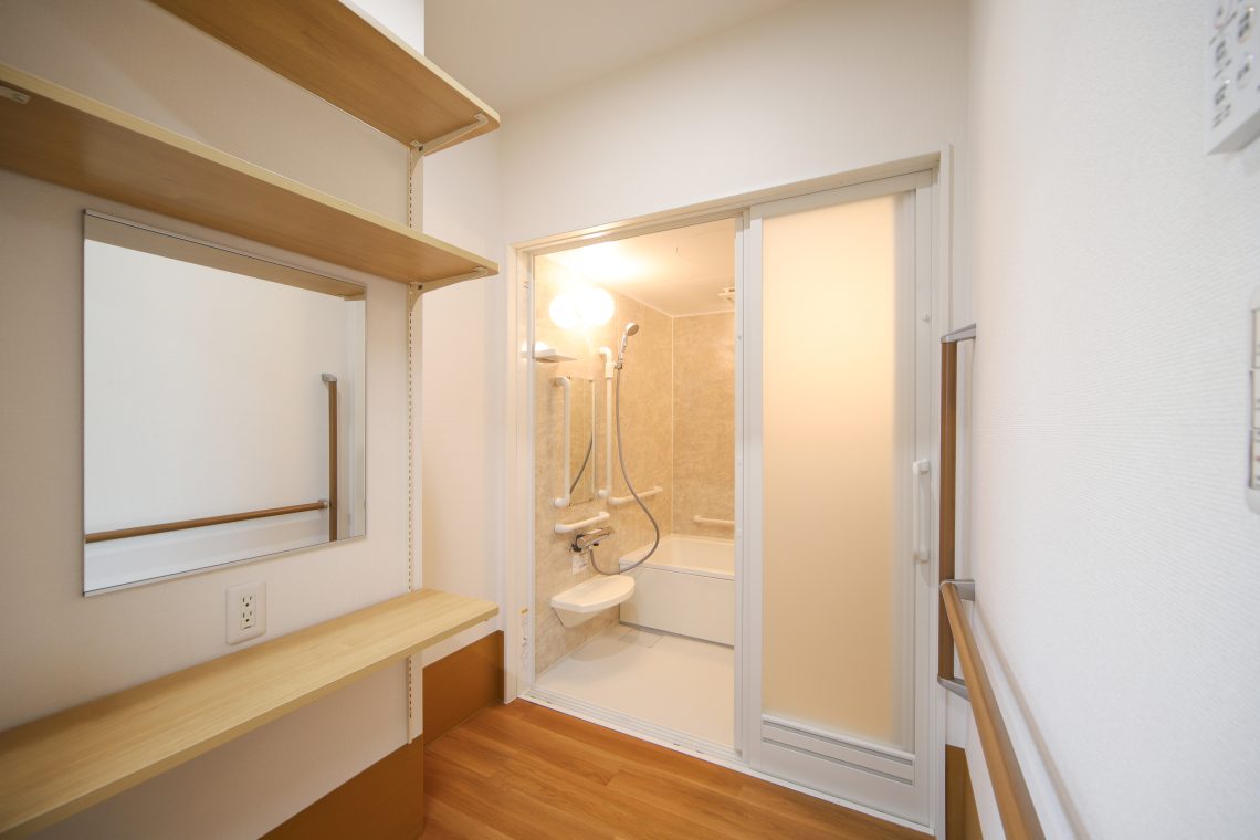 独立性と見守りを両立、日中サービス支援型グループホーム